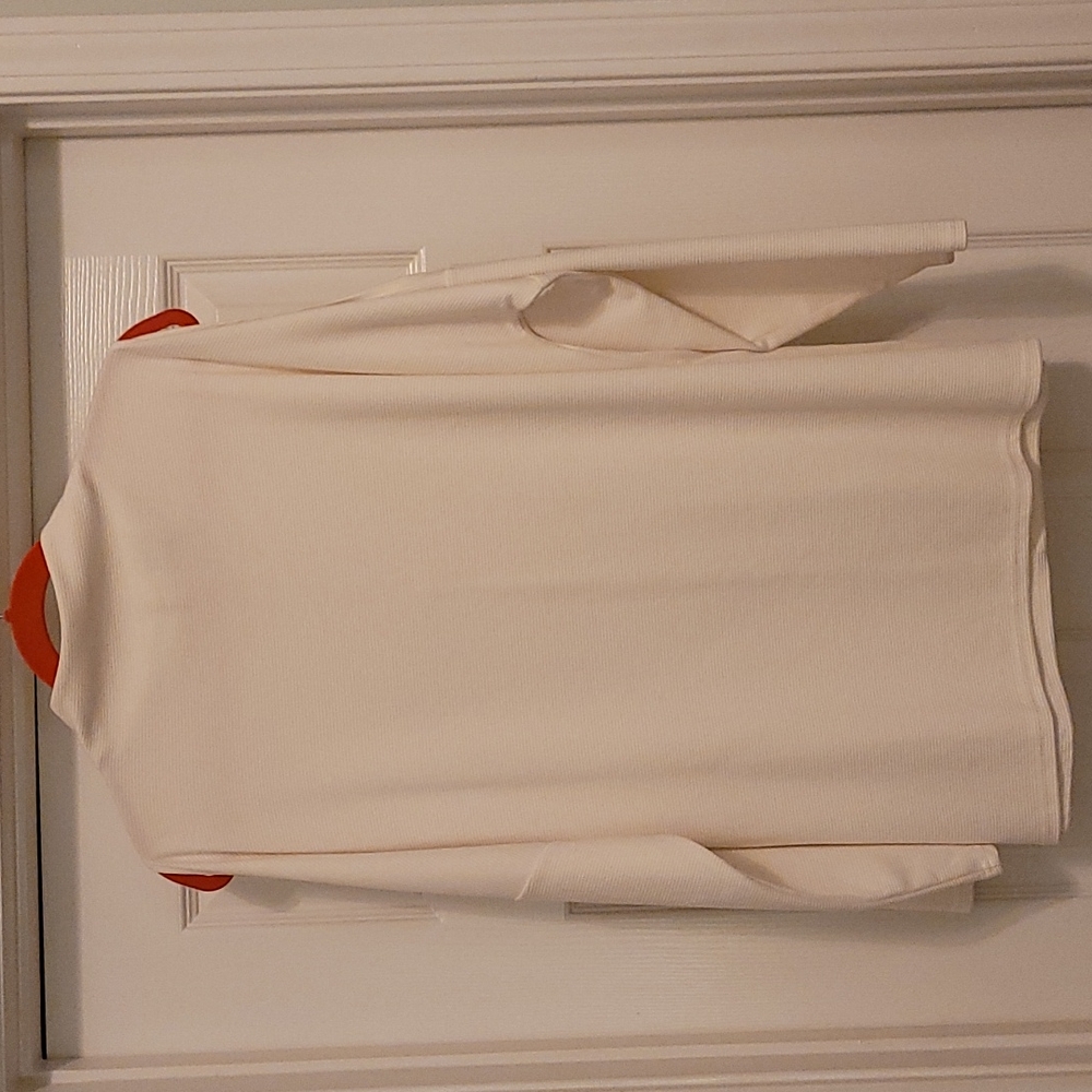 Gorgeous cutout shoulder top.